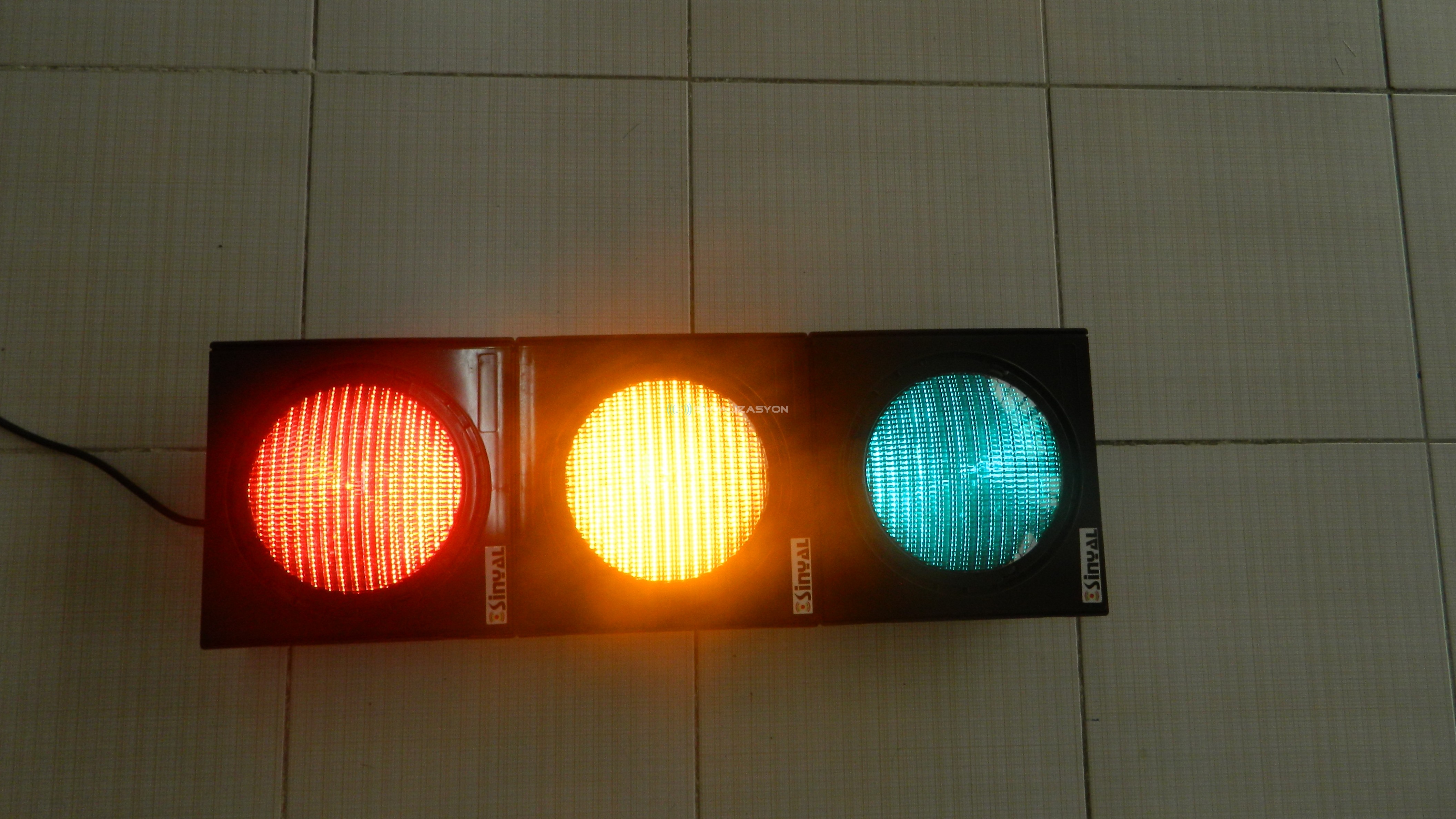 Phantom Effect in Traffic Signal Lights